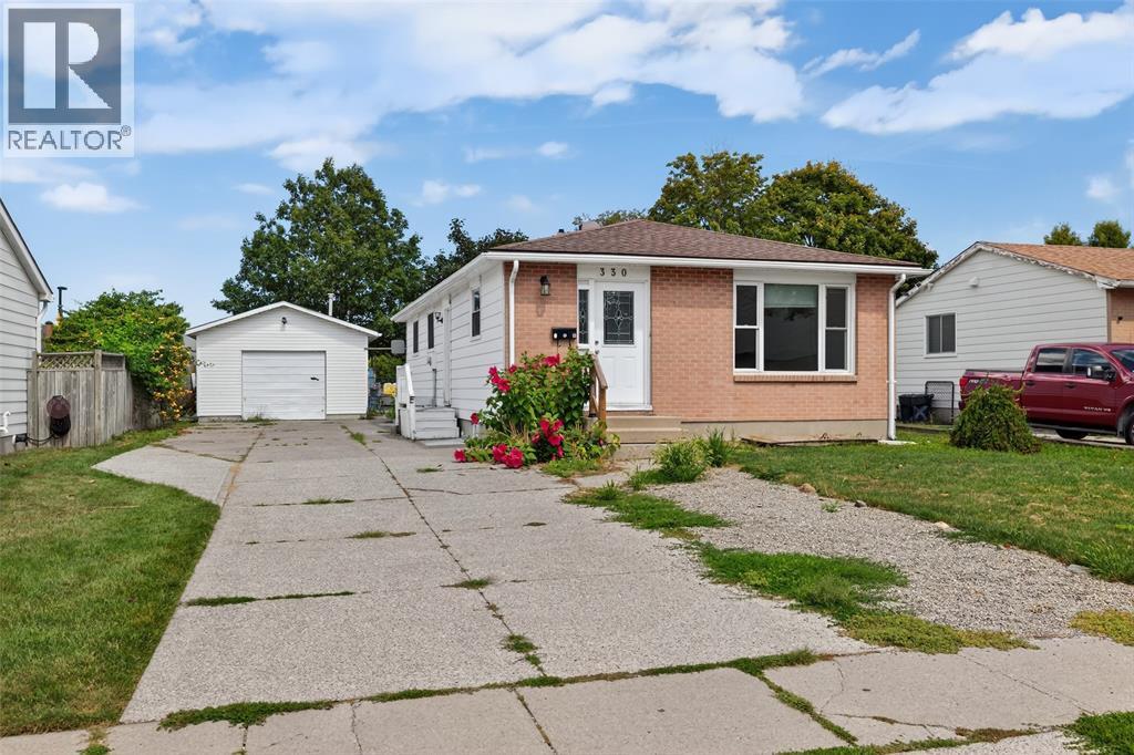 Photo 23 of 330 Somerset Crescent, Sarnia ON