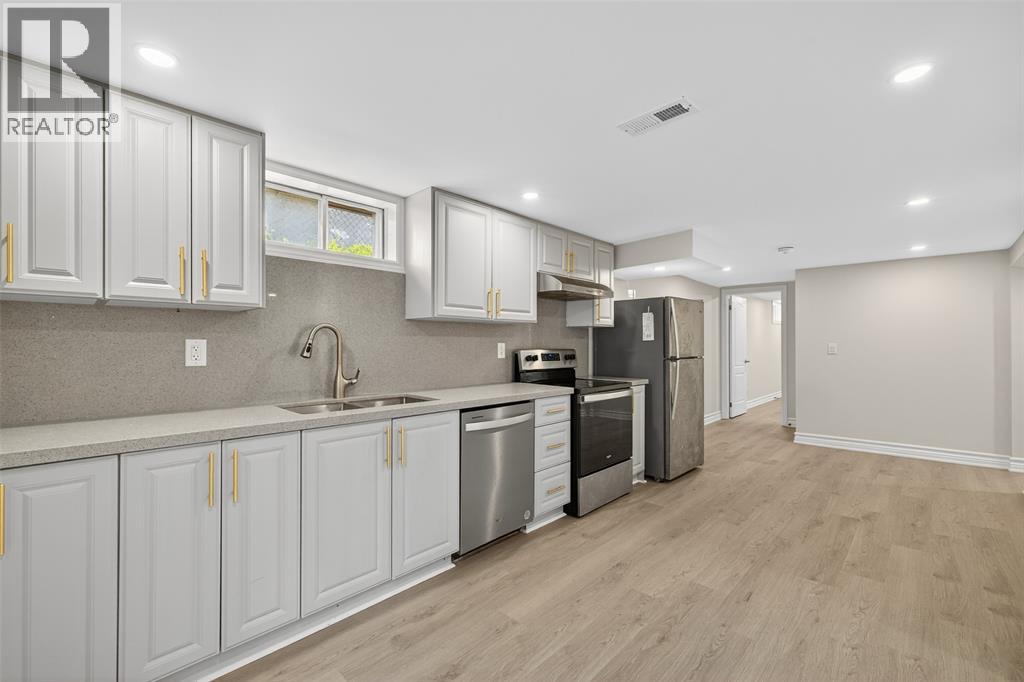 Photo 17 of 330 Somerset Crescent, Sarnia ON