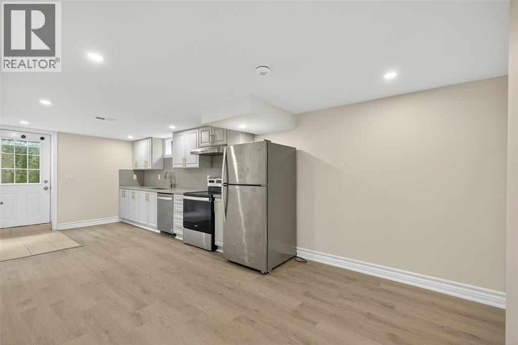 Photo 15 of 330 Somerset Crescent, Sarnia ON