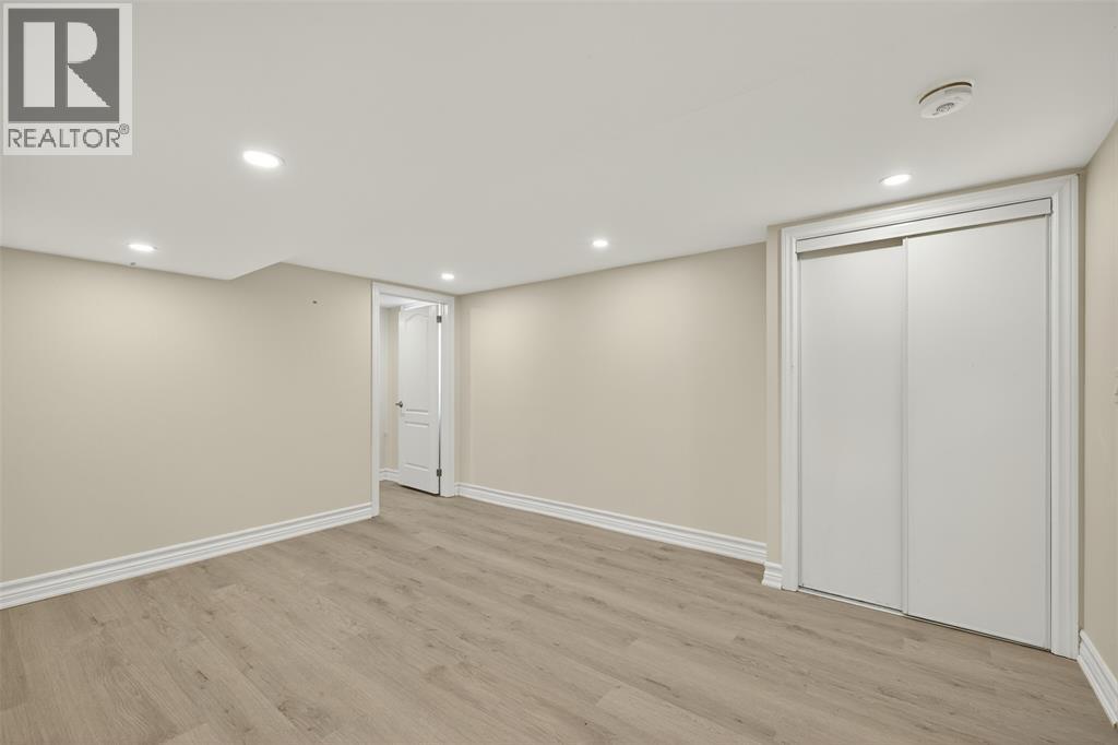 Photo 1 of 330 Somerset Crescent, Sarnia ON