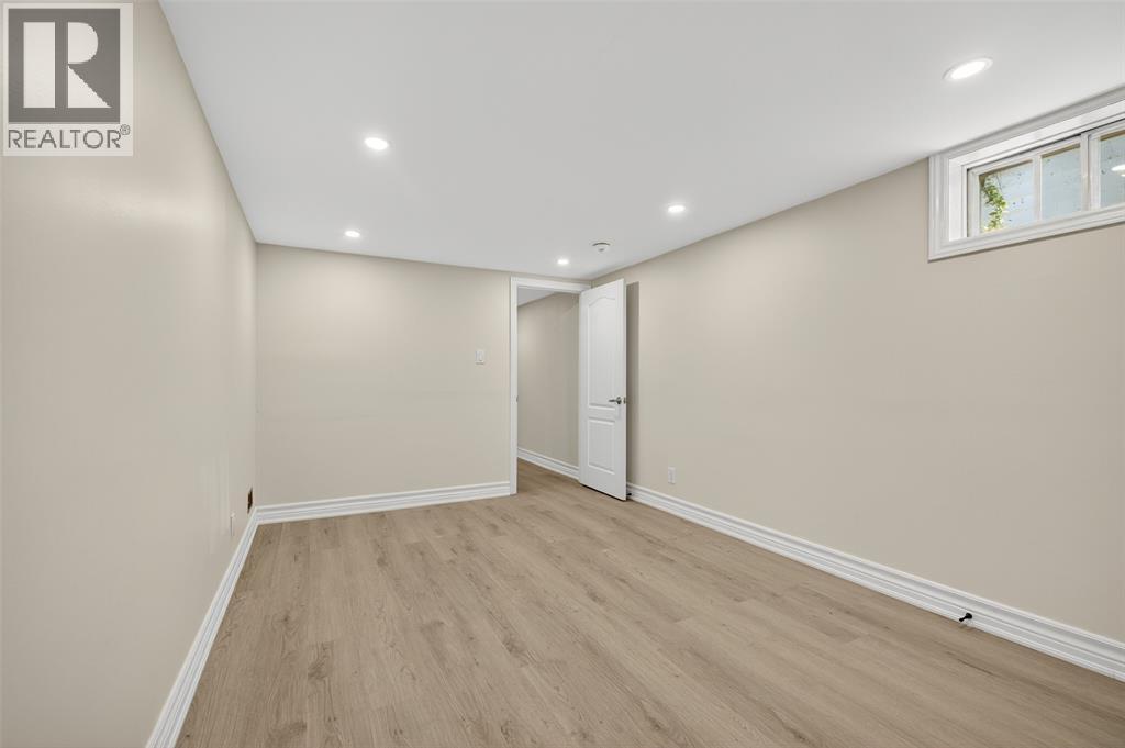 Photo 2 of 330 Somerset Crescent, Sarnia ON