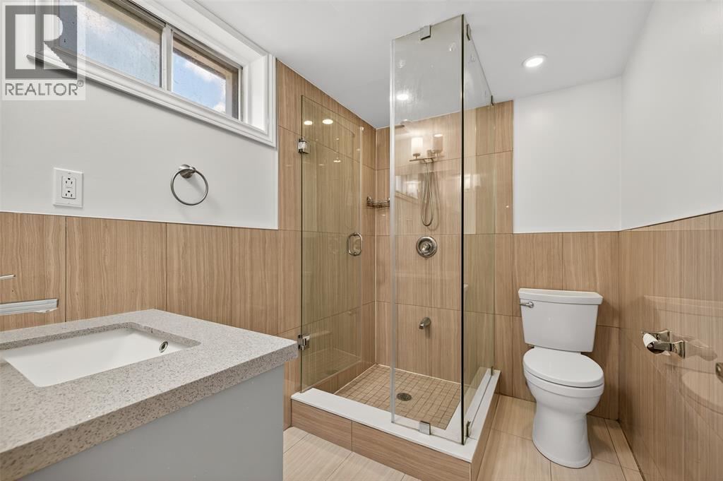 Photo 3 of 330 Somerset Crescent, Sarnia ON