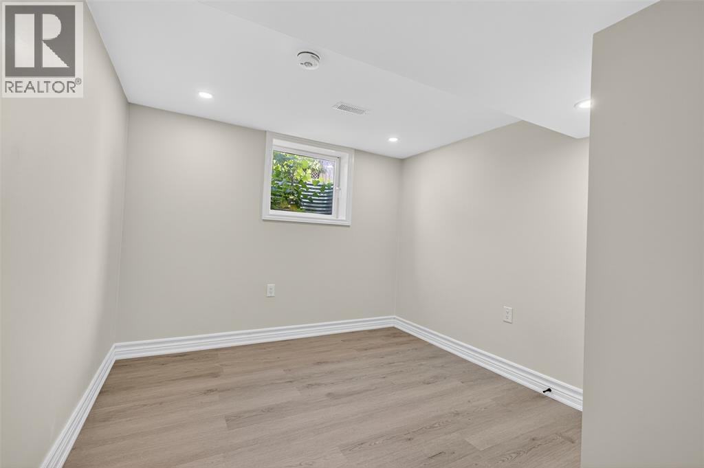 Photo 22 of 330 Somerset Crescent, Sarnia ON