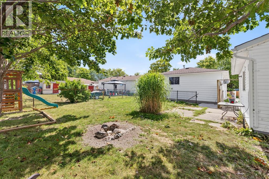 Photo 27 of 330 Somerset Crescent, Sarnia ON
