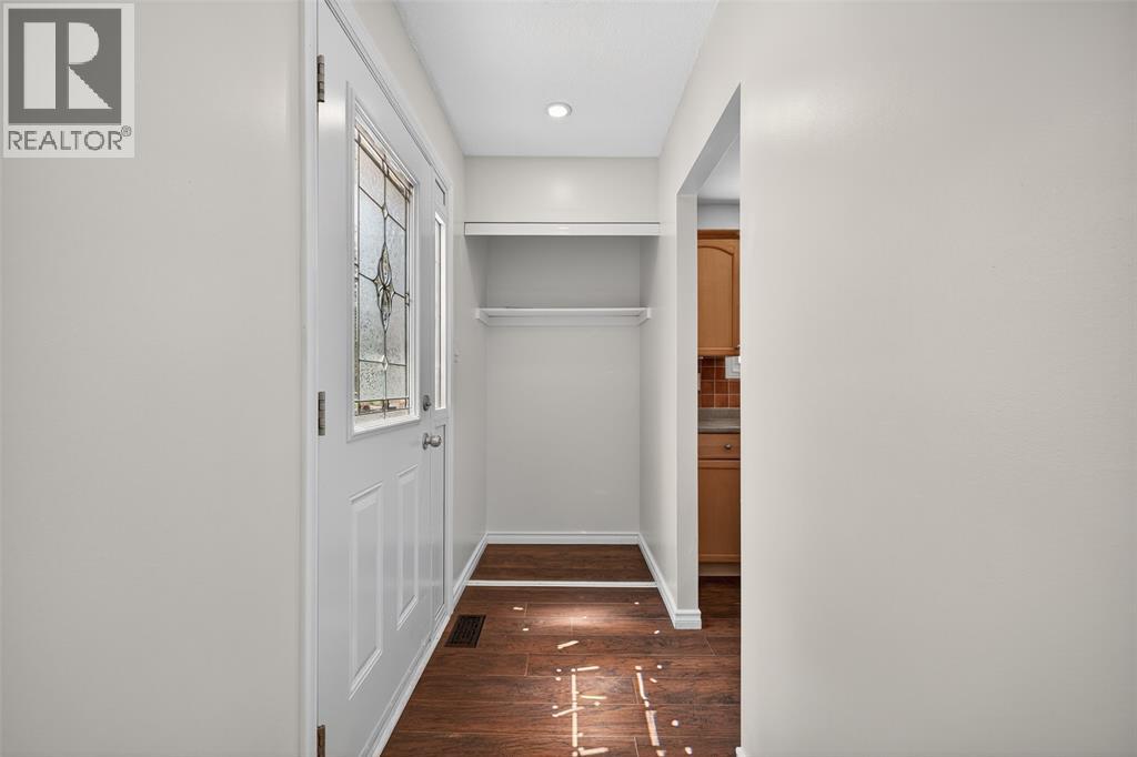 Photo 25 of 330 Somerset Crescent, Sarnia ON