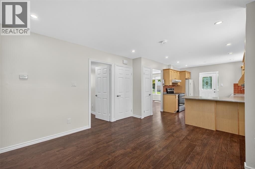 Photo 8 of 330 Somerset Crescent, Sarnia ON