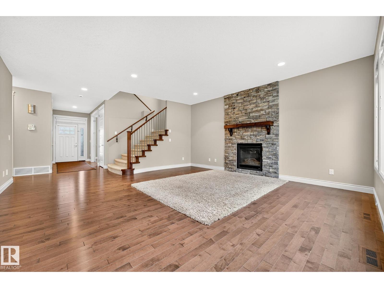 Photo 3 of 2121 90 A St Sw, Edmonton AB
