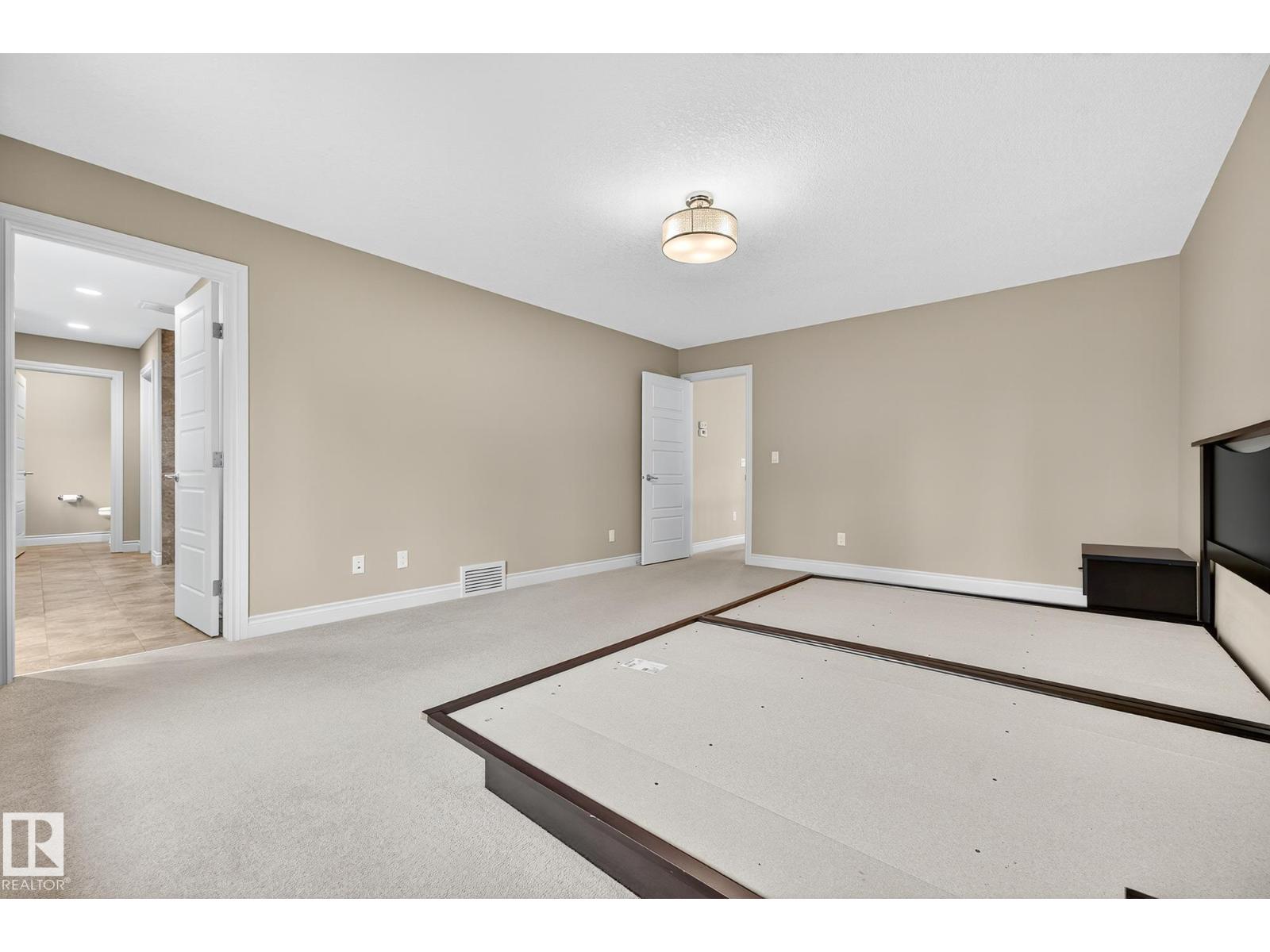 Photo 7 of 2121 90 A St Sw, Edmonton AB