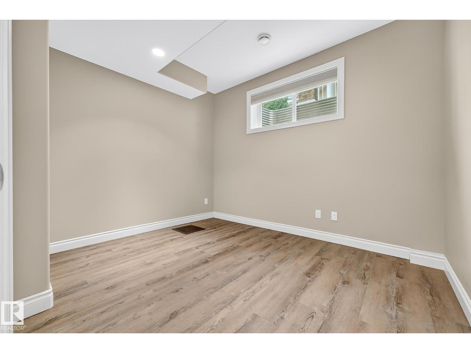 Photo 22 of 2121 90 A St Sw, Edmonton AB