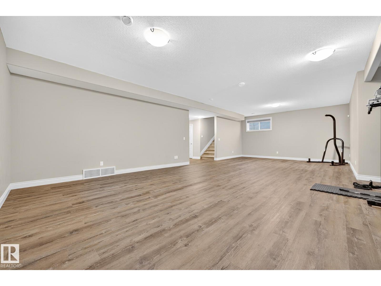 Photo 9 of 2121 90 A St Sw, Edmonton AB