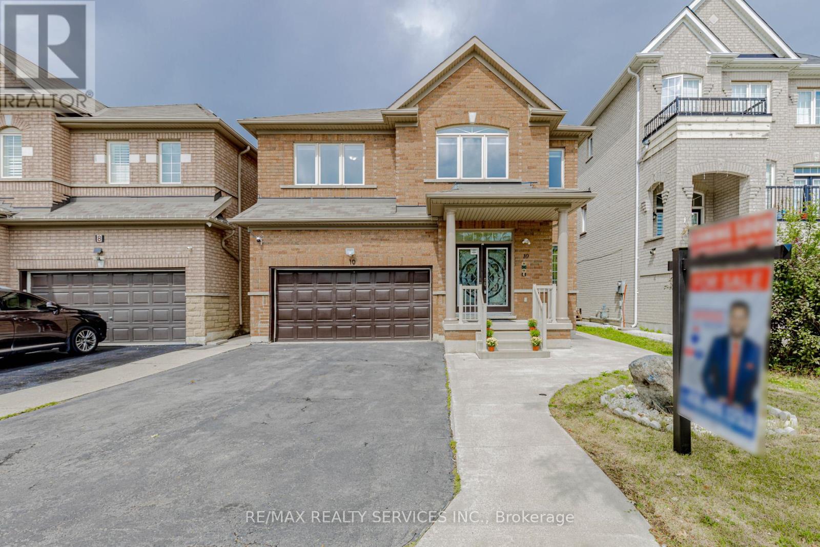 Photo 1 of 10 Cedarsprings Way, Brampton ON