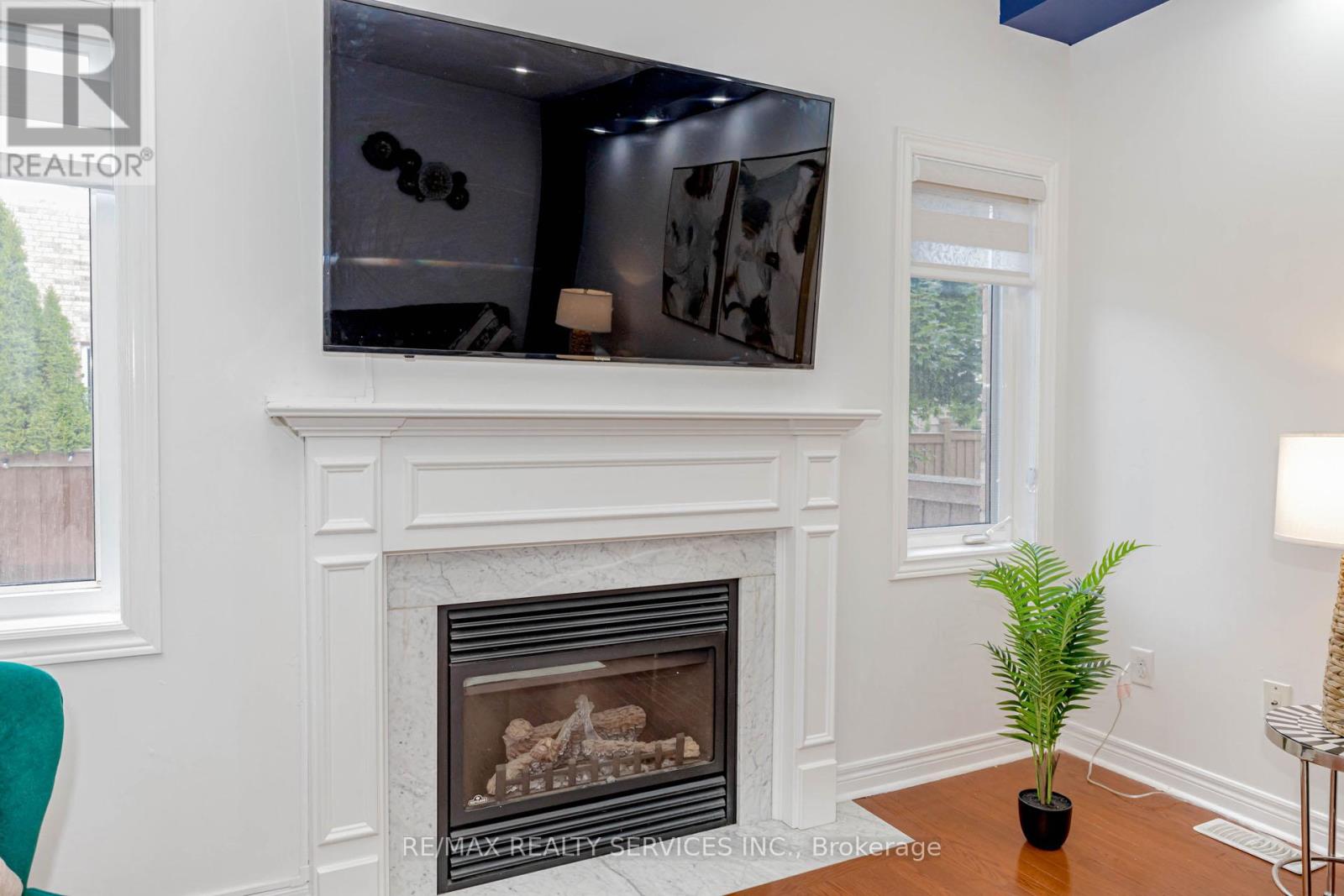 Photo 12 of 10 Cedarsprings Way, Brampton ON