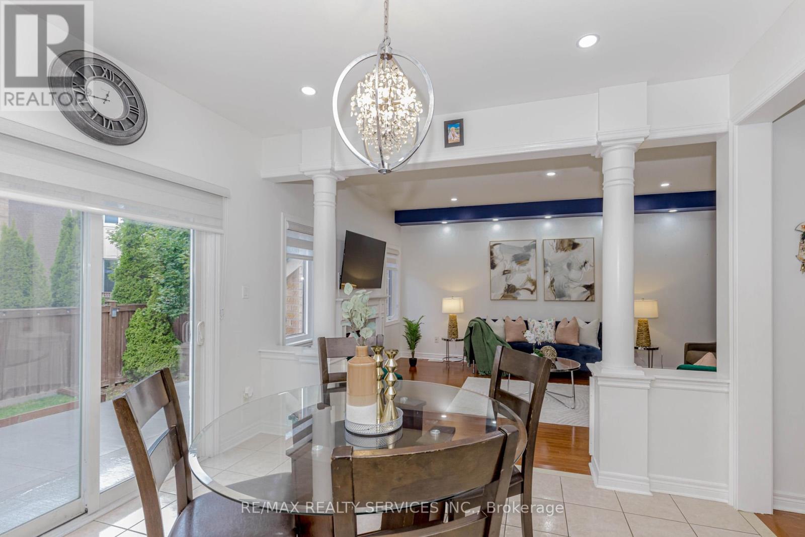 Photo 14 of 10 Cedarsprings Way, Brampton ON