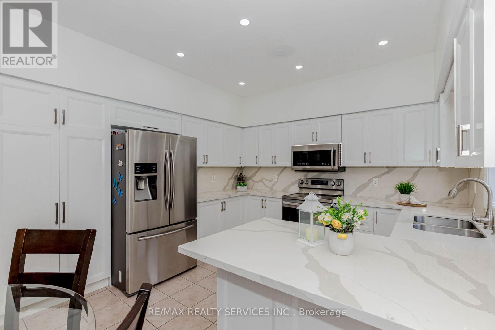 Photo 16 of 10 Cedarsprings Way, Brampton ON
