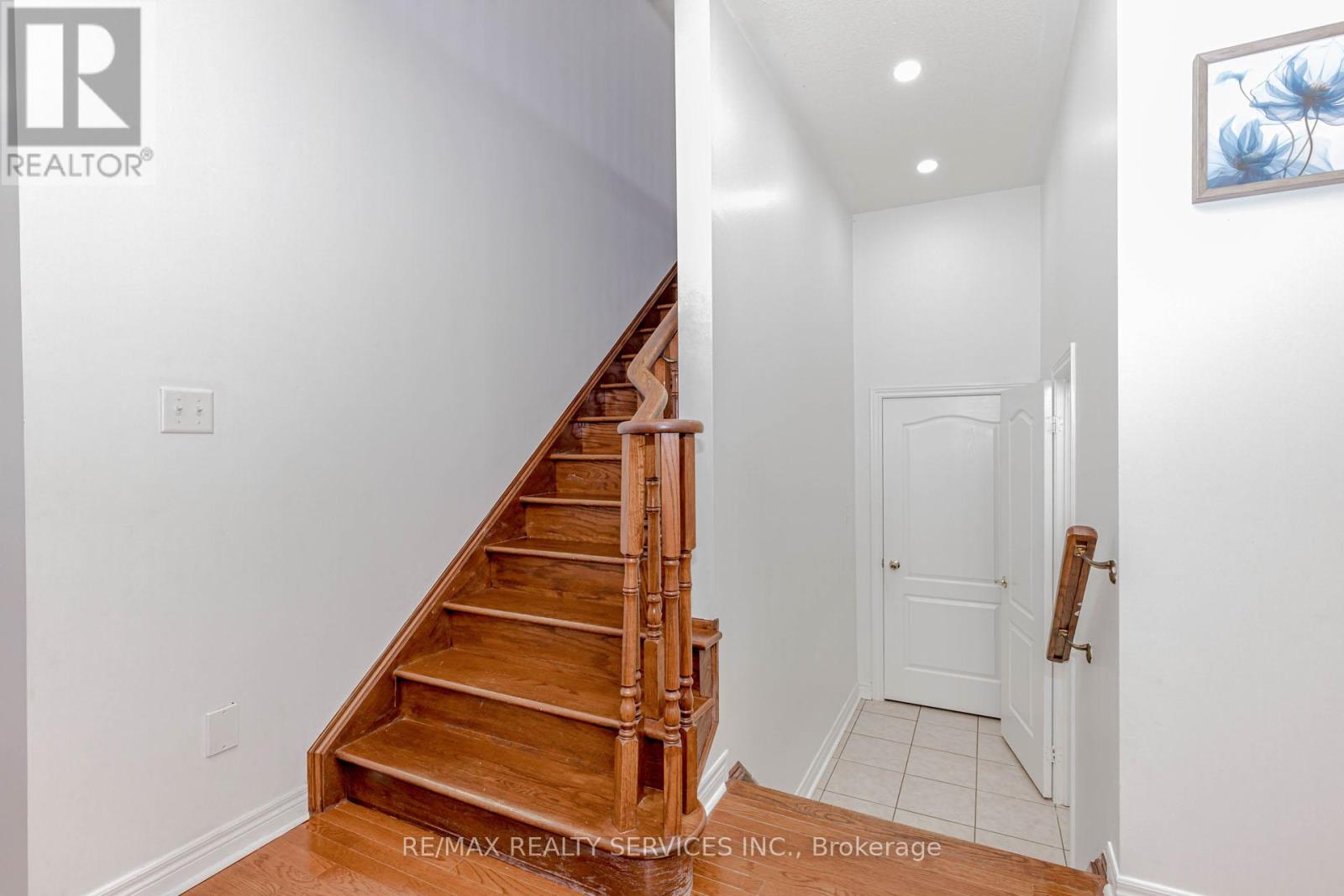 Photo 18 of 10 Cedarsprings Way, Brampton ON