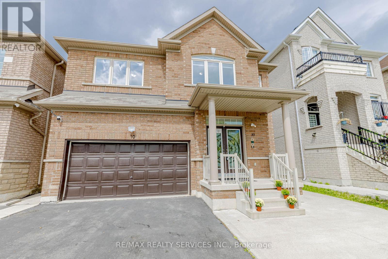 Photo 2 of 10 Cedarsprings Way, Brampton ON