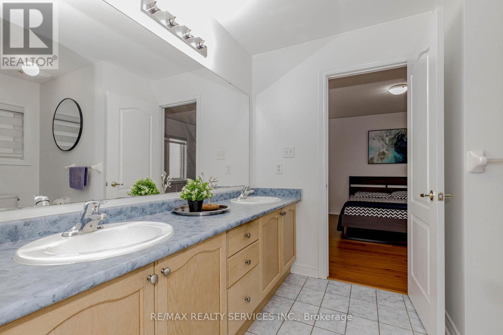 Photo 30 of 10 Cedarsprings Way, Brampton ON