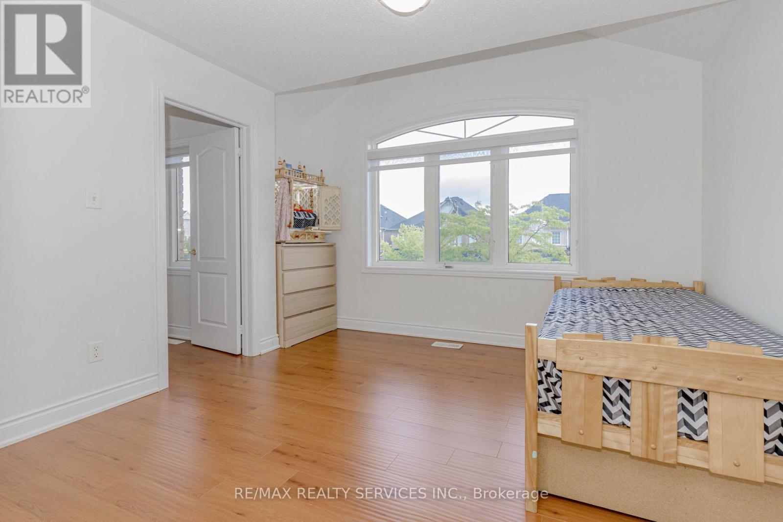 Photo 32 of 10 Cedarsprings Way, Brampton ON