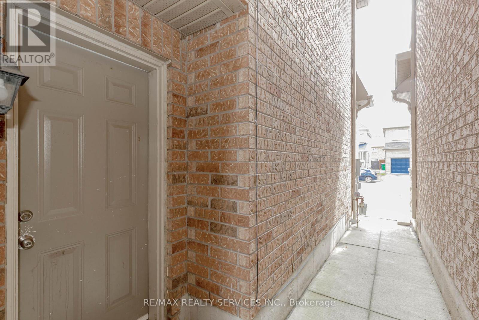 Photo 40 of 10 Cedarsprings Way, Brampton ON