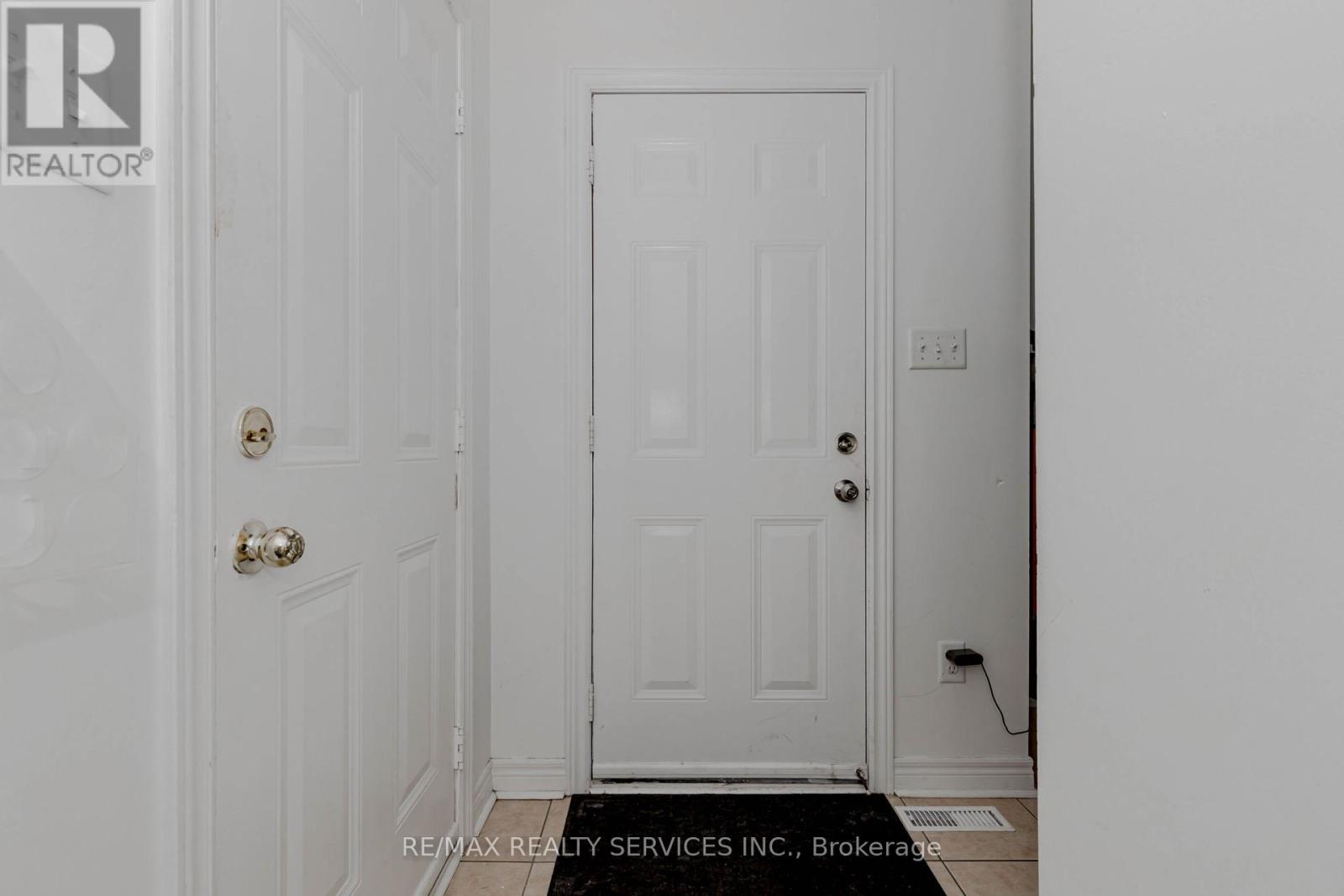 Photo 41 of 10 Cedarsprings Way, Brampton ON