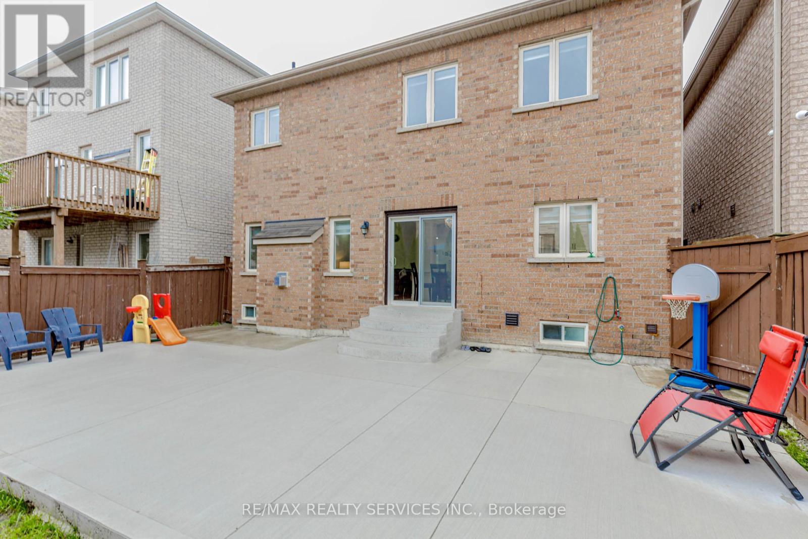 Photo 49 of 10 Cedarsprings Way, Brampton ON