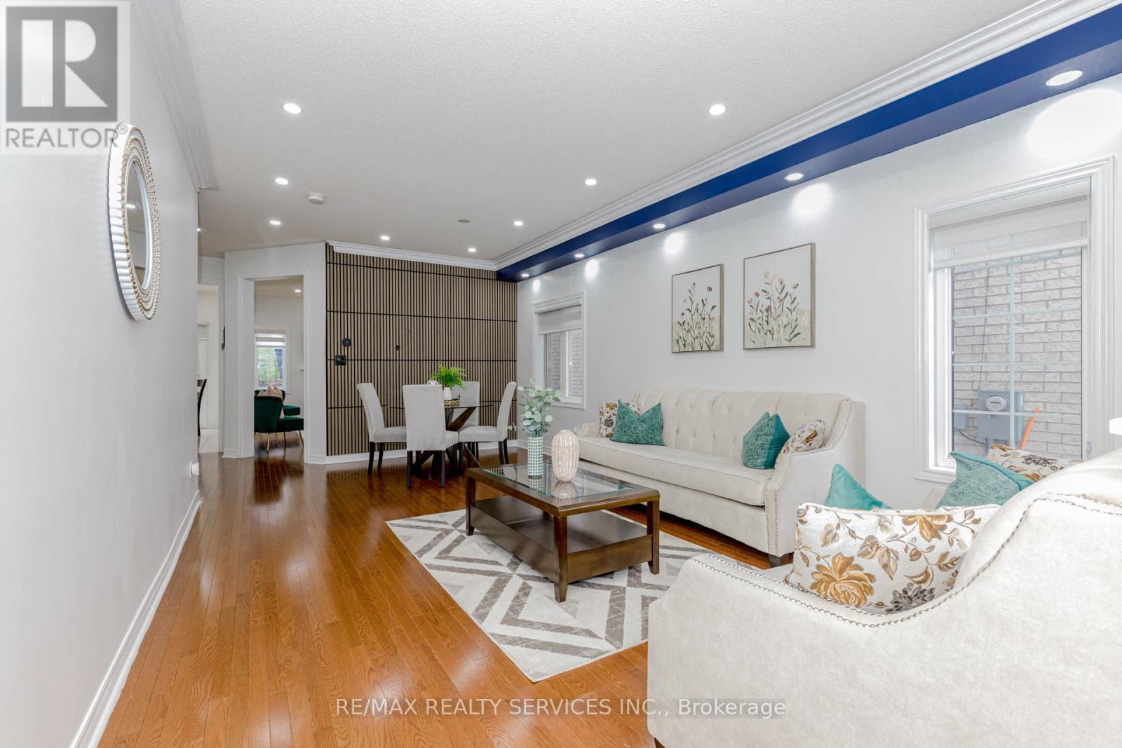 Photo 5 of 10 Cedarsprings Way, Brampton ON