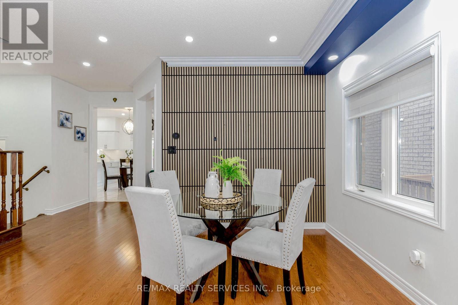 Photo 8 of 10 Cedarsprings Way, Brampton ON