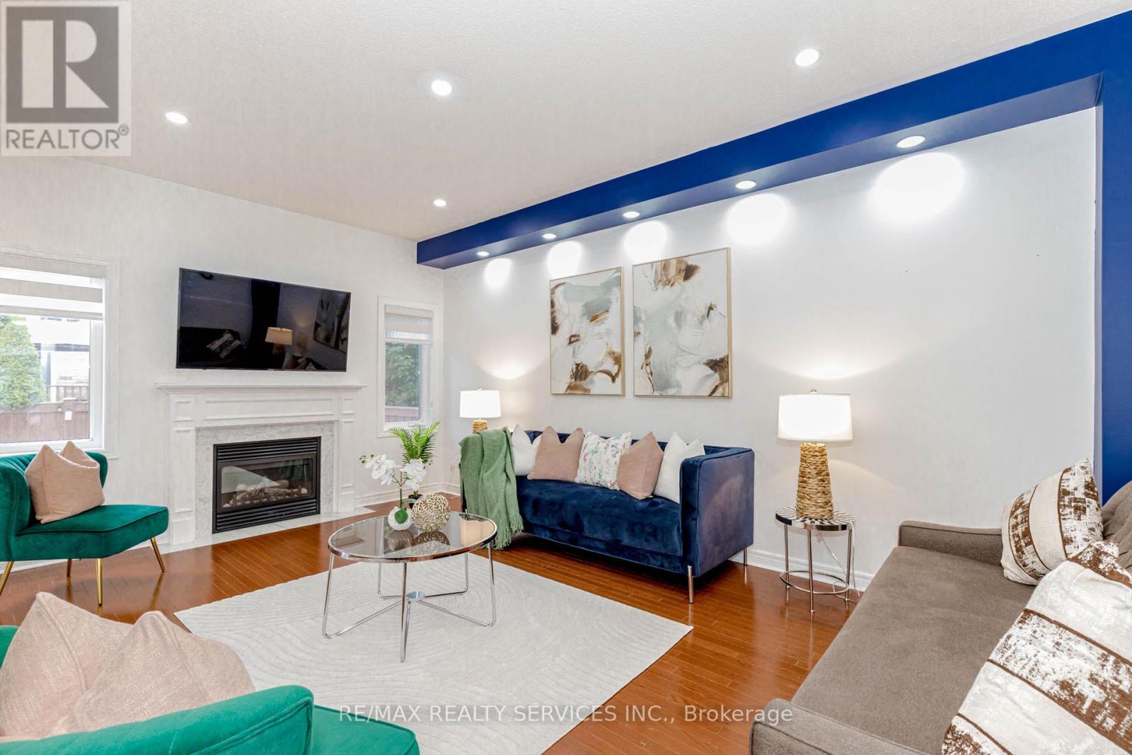 Photo 9 of 10 Cedarsprings Way, Brampton ON