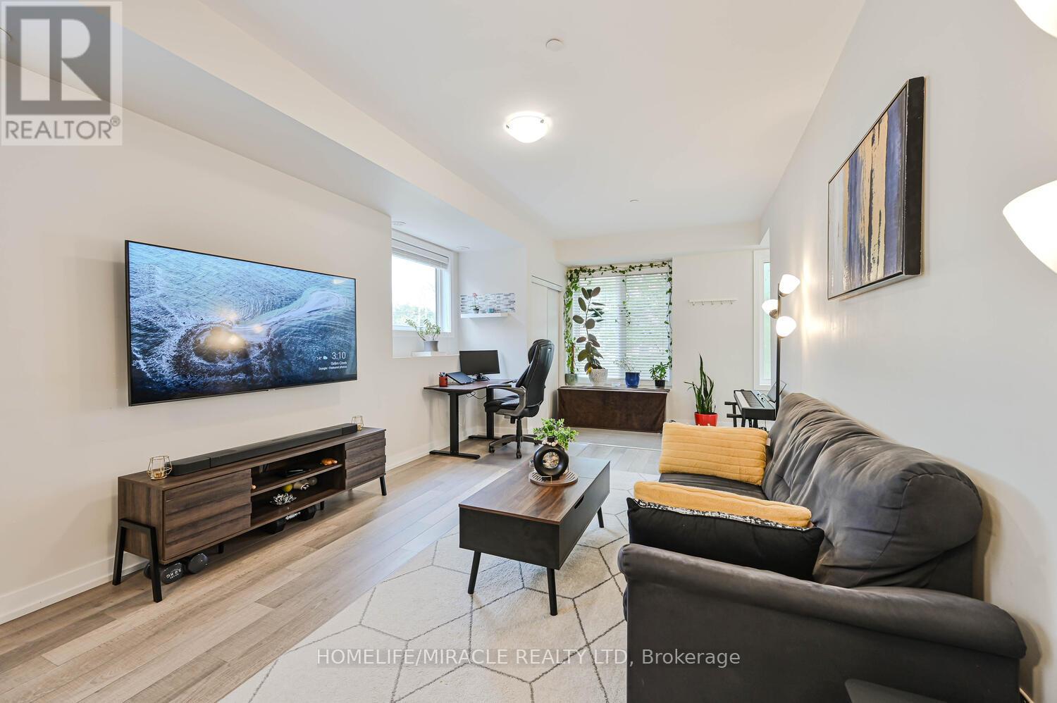 Photo 10 of 114 256 Royal York Road, Toronto ON