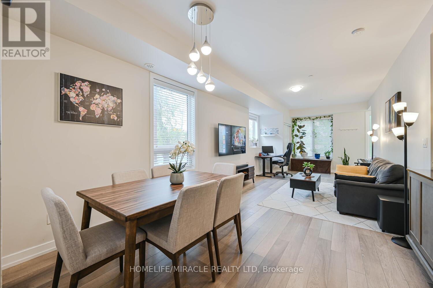Photo 11 of 114 256 Royal York Road, Toronto ON