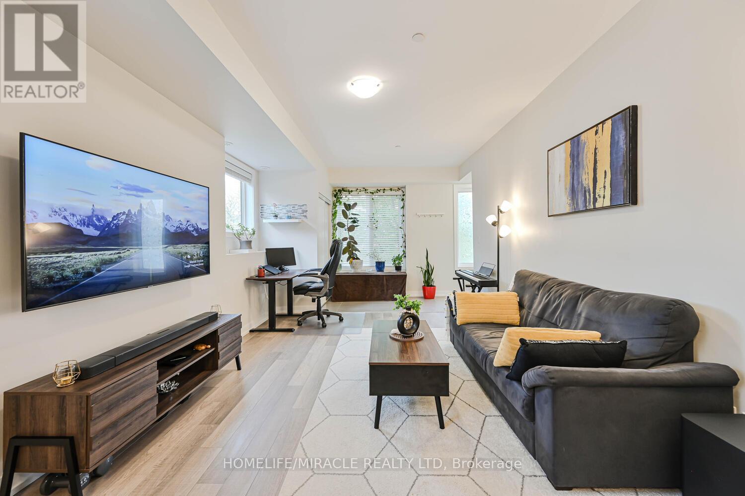 Photo 8 of 114 256 Royal York Road, Toronto ON