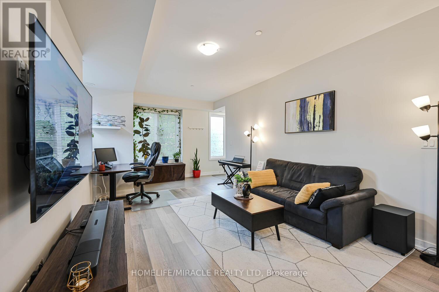 Photo 9 of 114 256 Royal York Road, Toronto ON