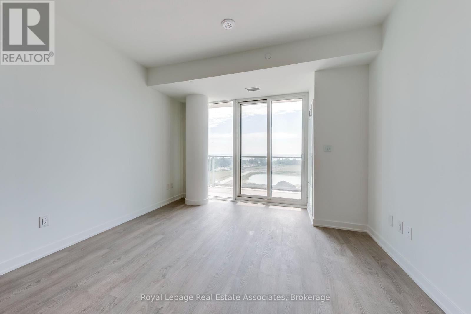 Photo 3 of 806 220 Missinnihe Way, Mississauga ON