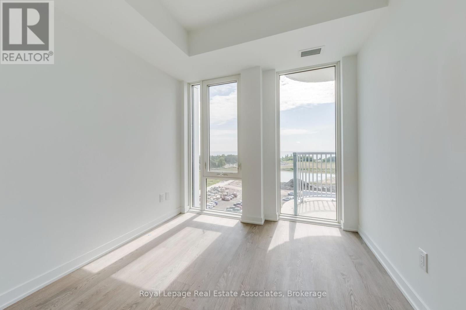 Photo 1 of 806 220 Missinnihe Way, Mississauga ON