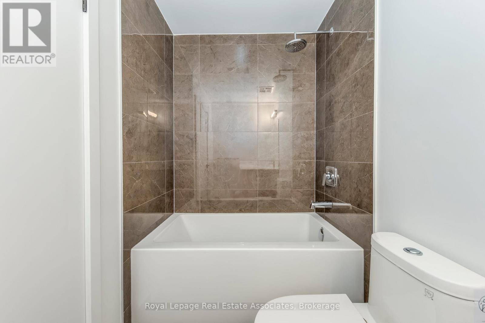 Photo 10 of 806 220 Missinnihe Way, Mississauga ON