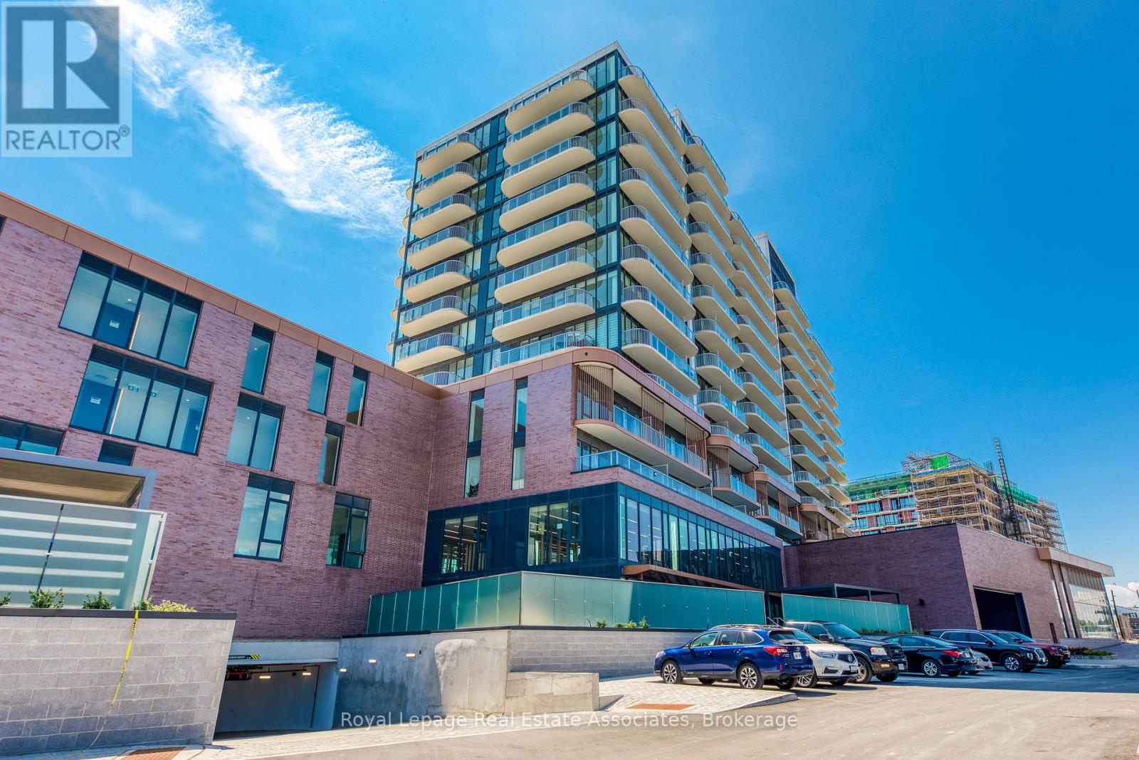 Photo 12 of 806 220 Missinnihe Way, Mississauga ON