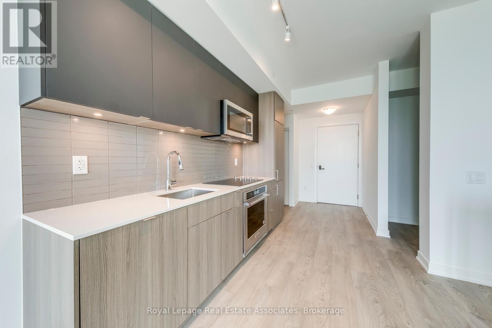 Photo 21 of 806 220 Missinnihe Way, Mississauga ON
