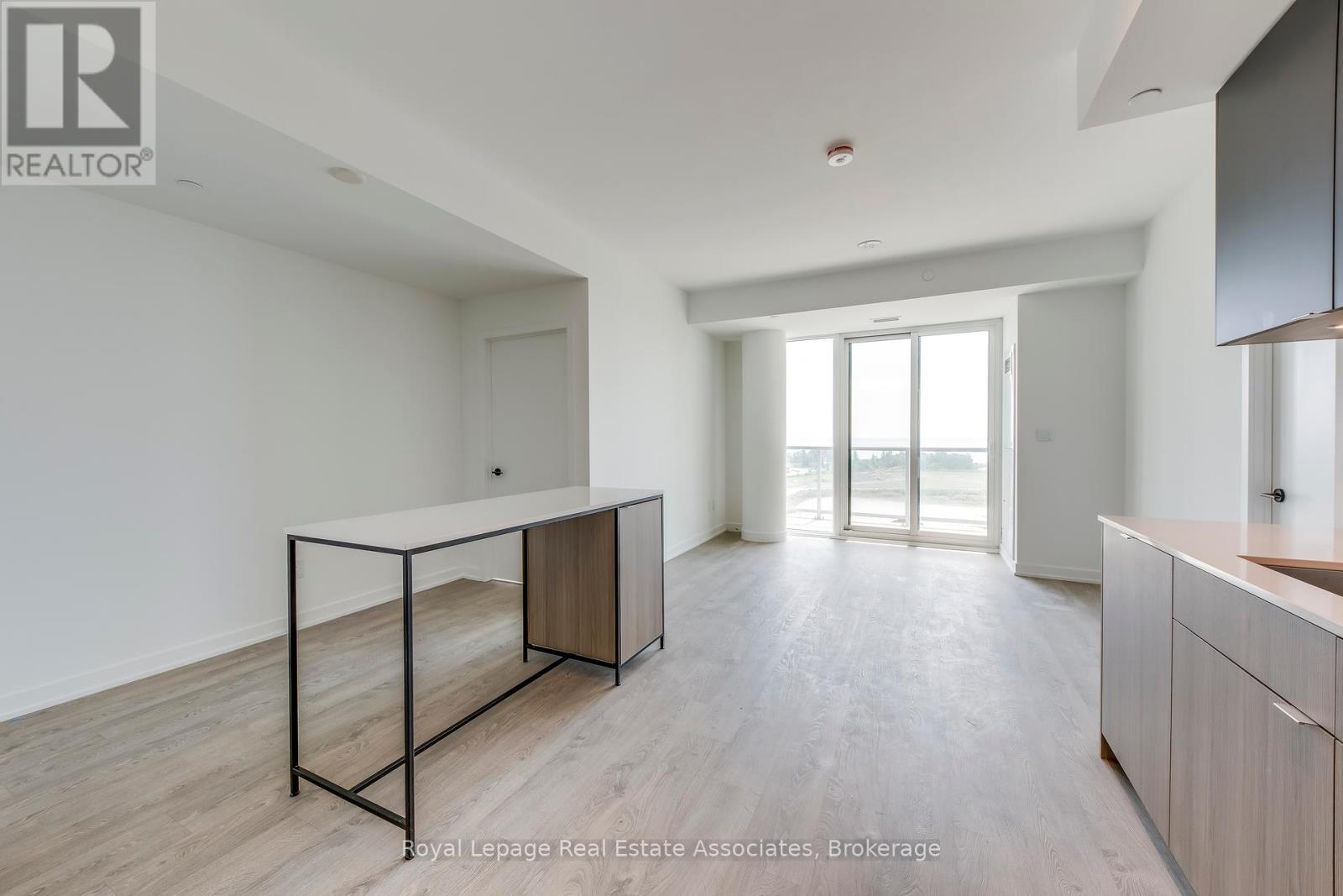 Photo 13 of 806 220 Missinnihe Way, Mississauga ON