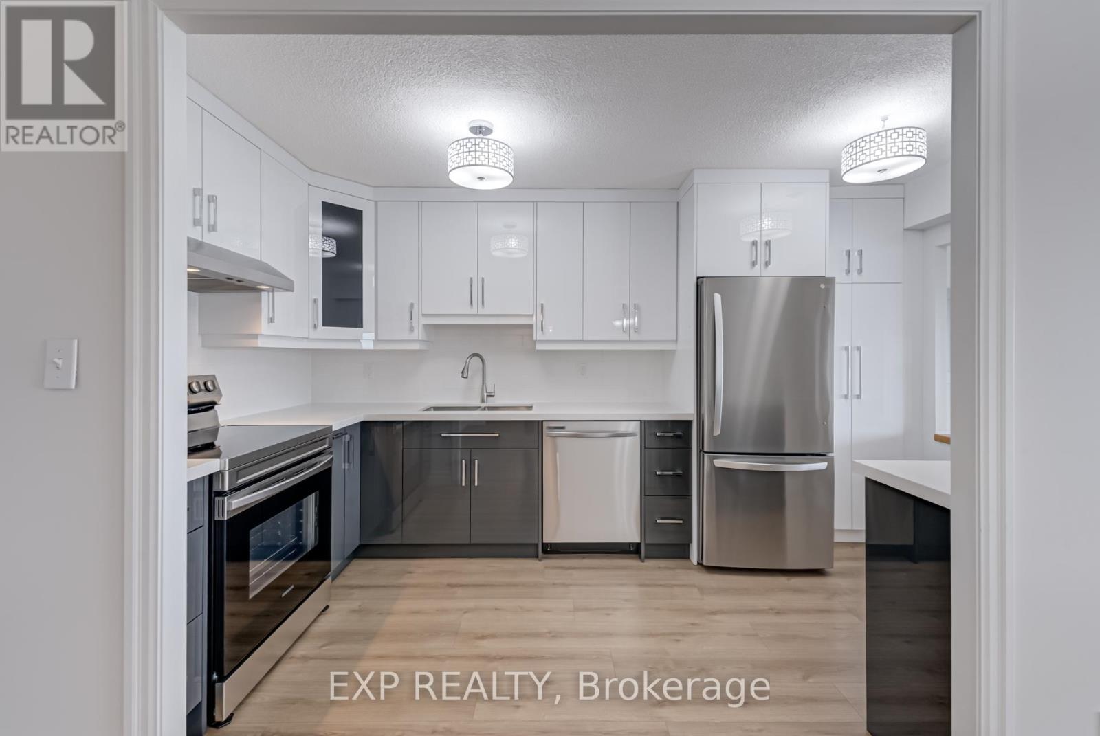 Photo 5 of 1812 270 Scarlett Road, Toronto ON