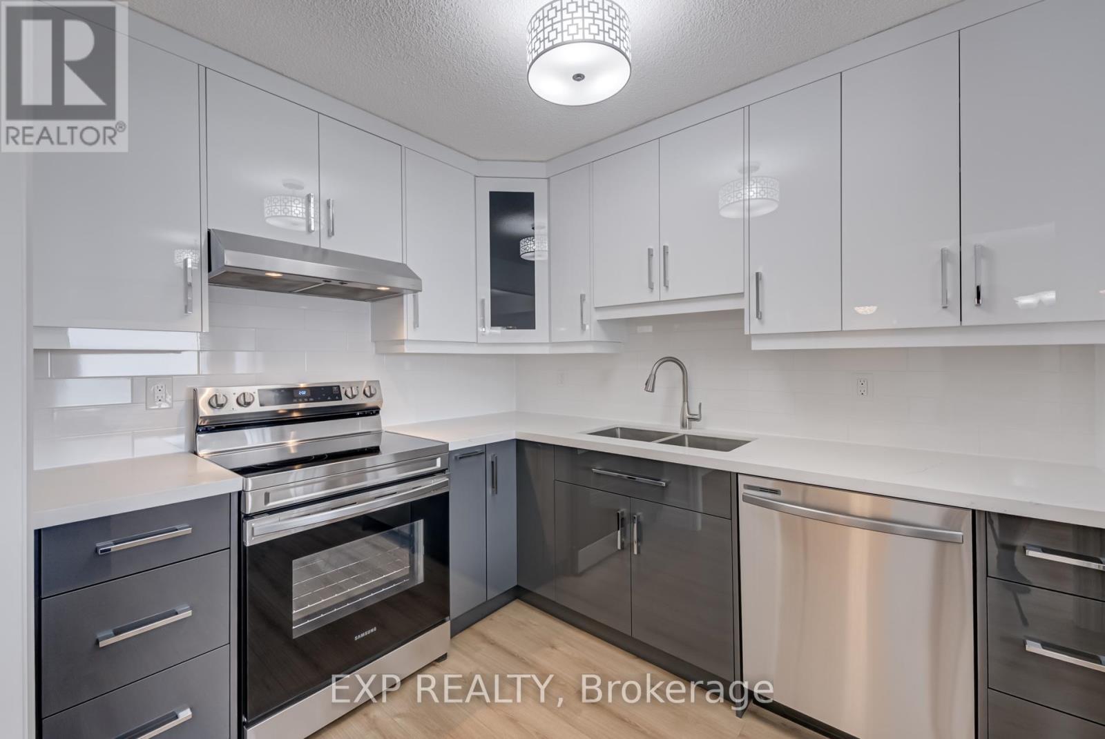 Photo 8 of 1812 270 Scarlett Road, Toronto ON
