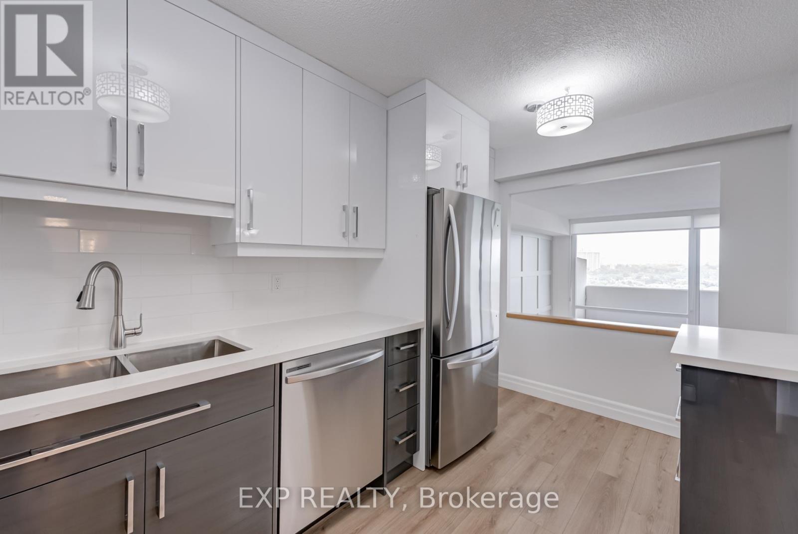 Photo 1 of 1812 270 Scarlett Road, Toronto ON