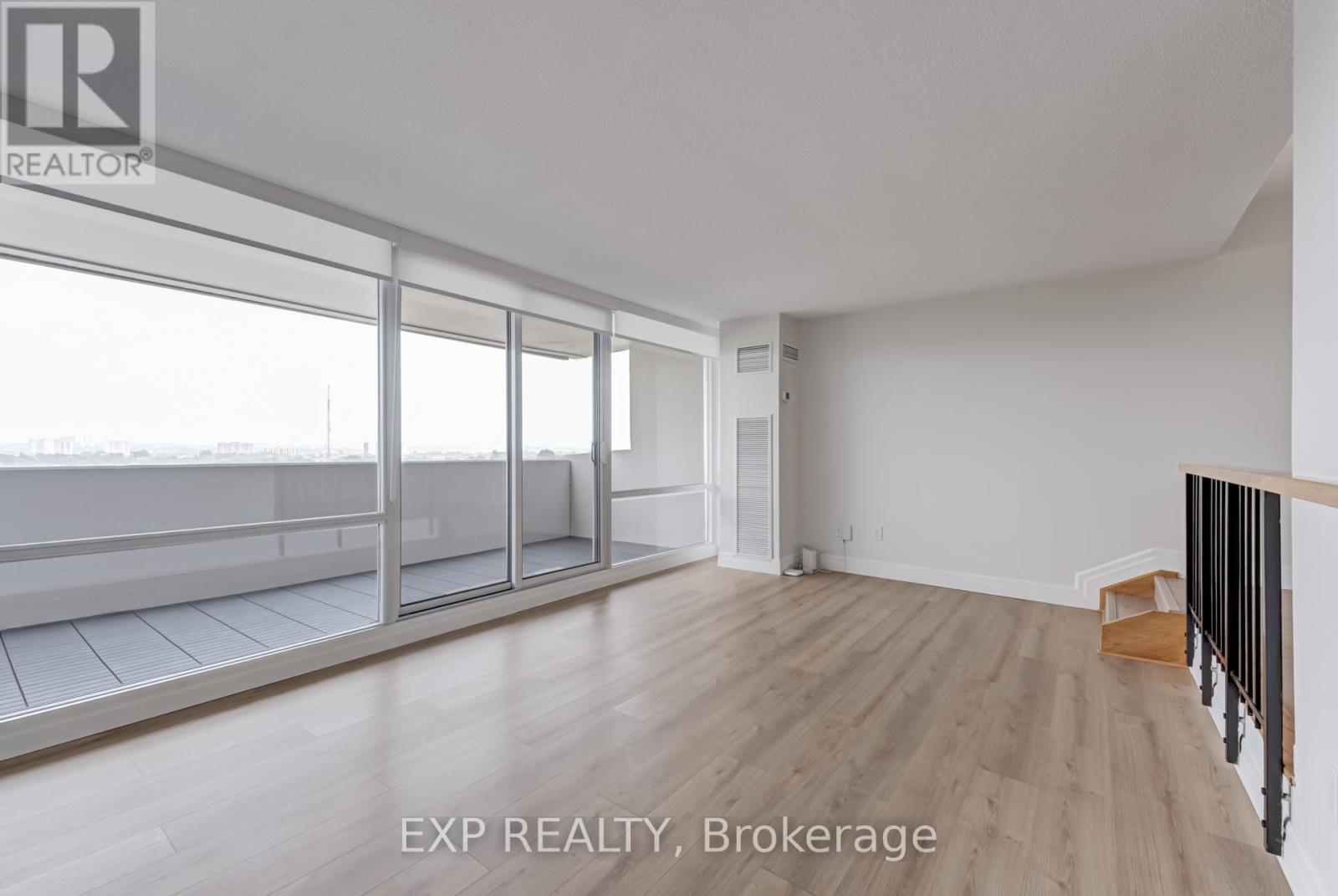 Photo 2 of 1812 270 Scarlett Road, Toronto ON