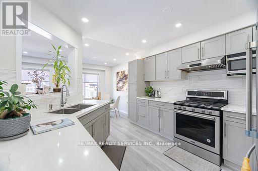 Photo 33 of 47 Heartleaf Crescent, Brampton ON