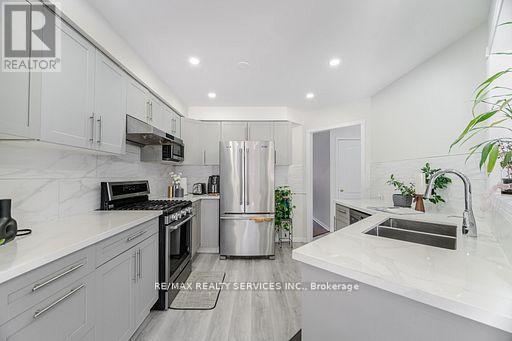 Photo 5 of 47 Heartleaf Crescent, Brampton ON