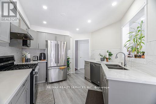 Photo 13 of 47 Heartleaf Crescent, Brampton ON