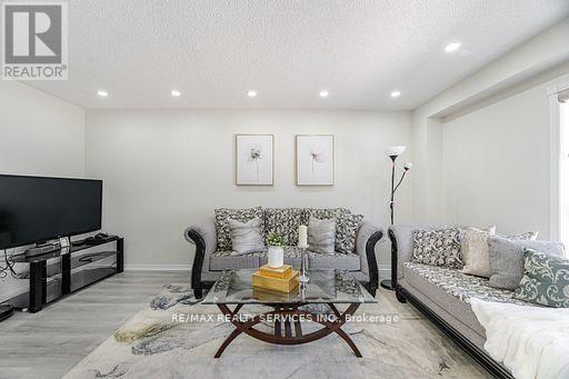 Photo 29 of 47 Heartleaf Crescent, Brampton ON
