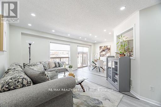Photo 35 of 47 Heartleaf Crescent, Brampton ON