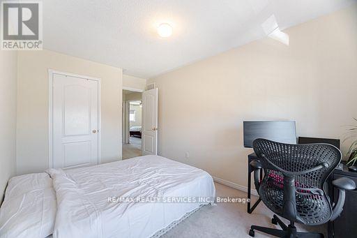 Photo 25 of 47 Heartleaf Crescent, Brampton ON