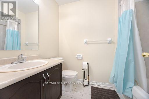 Photo 26 of 47 Heartleaf Crescent, Brampton ON