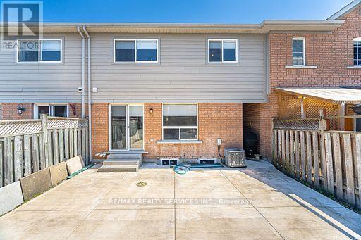 Photo 6 of 47 Heartleaf Crescent, Brampton ON